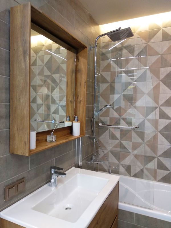Elegant Tiling and Wall Accents
